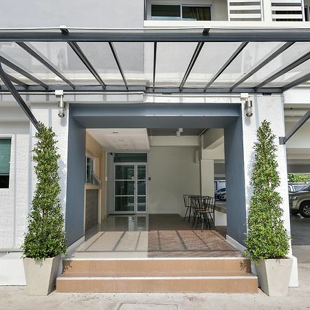 B32 Apartamento Bangkok Exterior foto