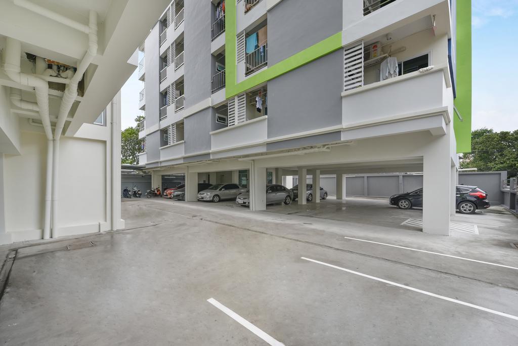 B32 Apartamento Bangkok Exterior foto